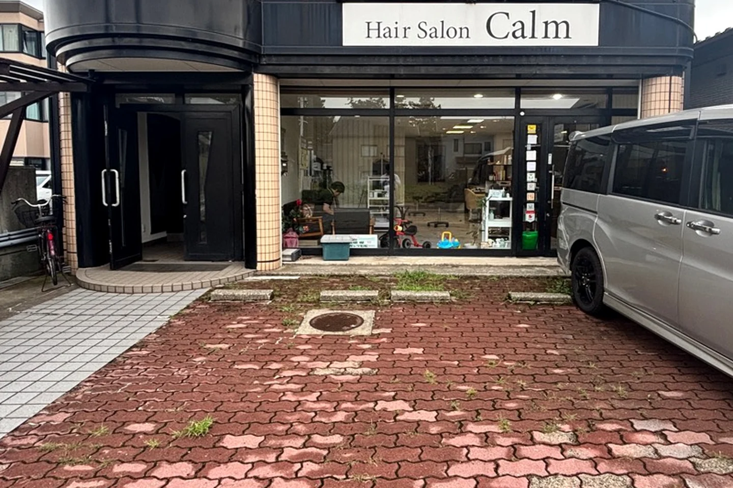 Hair Salon Calmの店舗入口