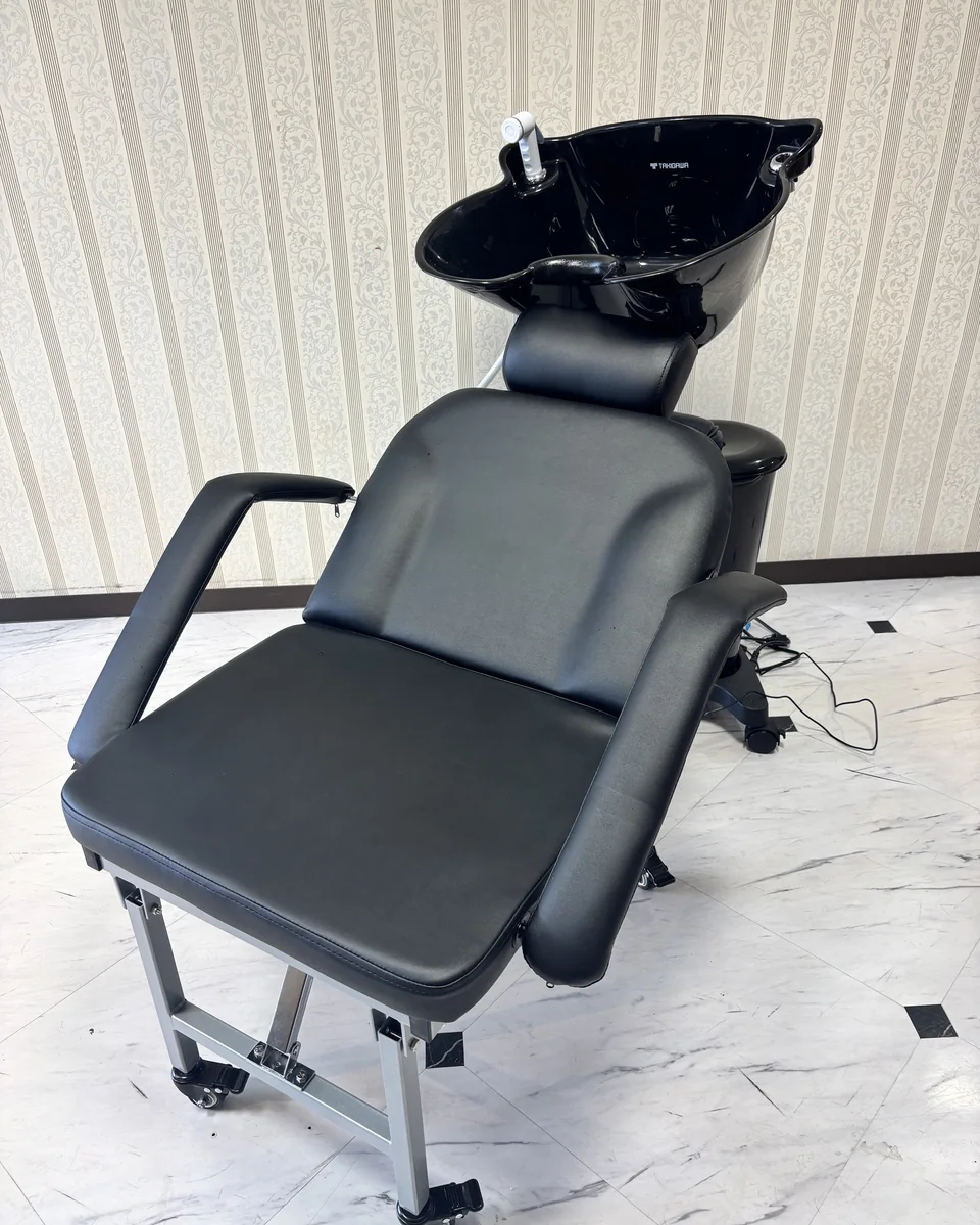 店内で組み立てた移動式シャンプー台